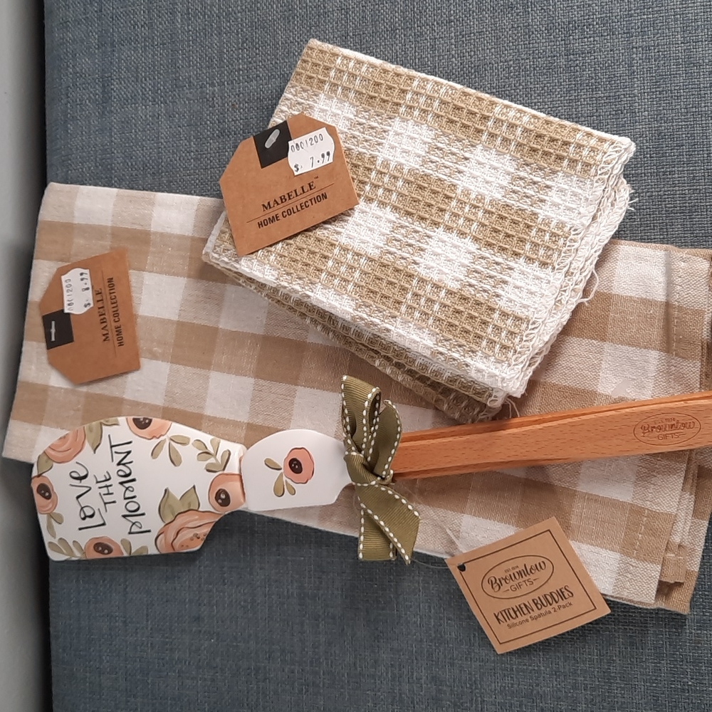 Kitchen Gift Set Dish Towel Cloths Silicone Spatulas Tan White Buffalo Check NWT